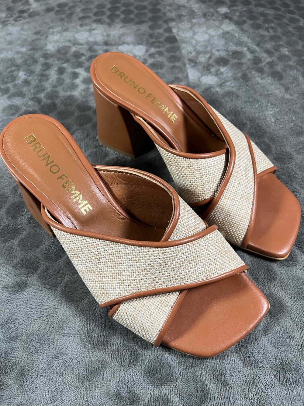 Tan & Natural Crossband Block Heel Mules 6.5/7 Bruno Femme